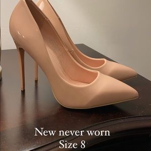 Nude pumps